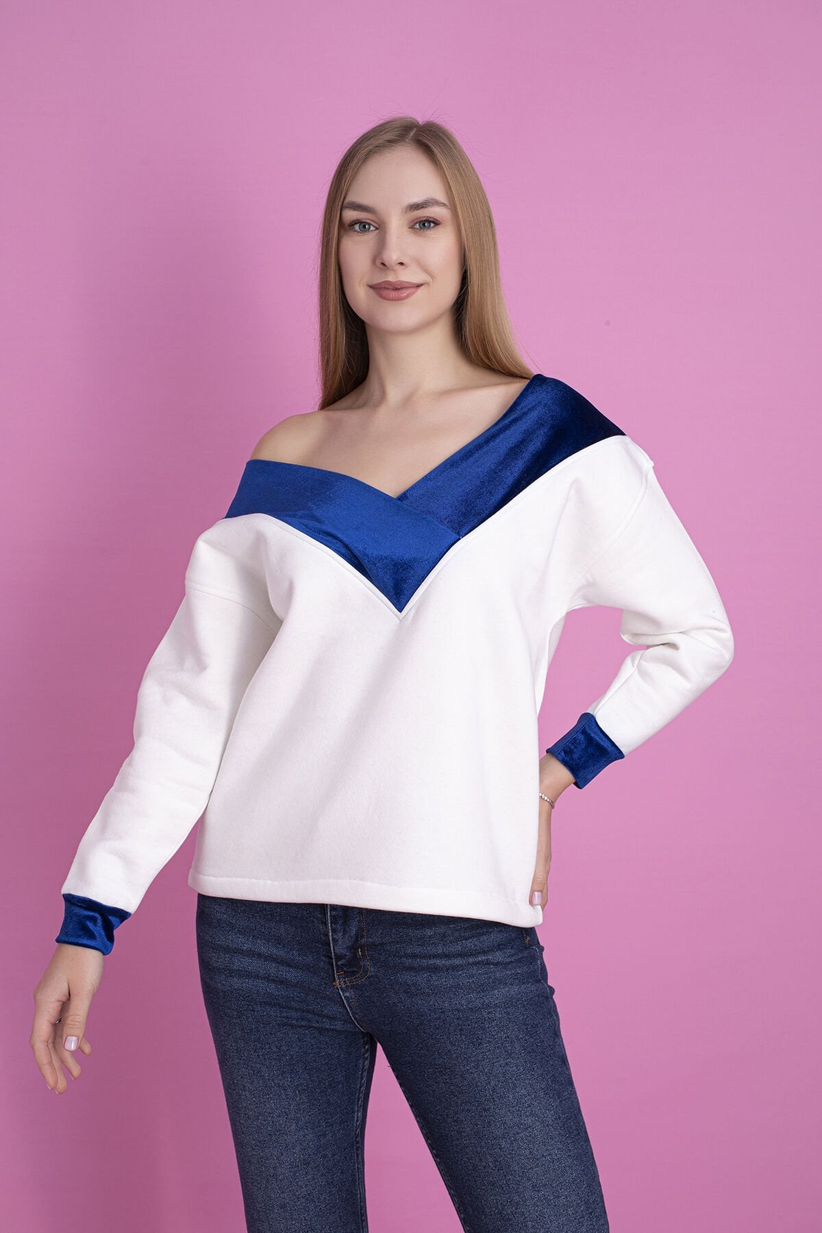 0063 Kayık yaka Krem mavi sweat